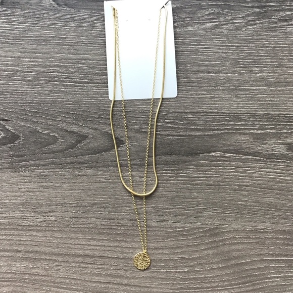 Jewelry - Elegant Gold Pendant Necklace